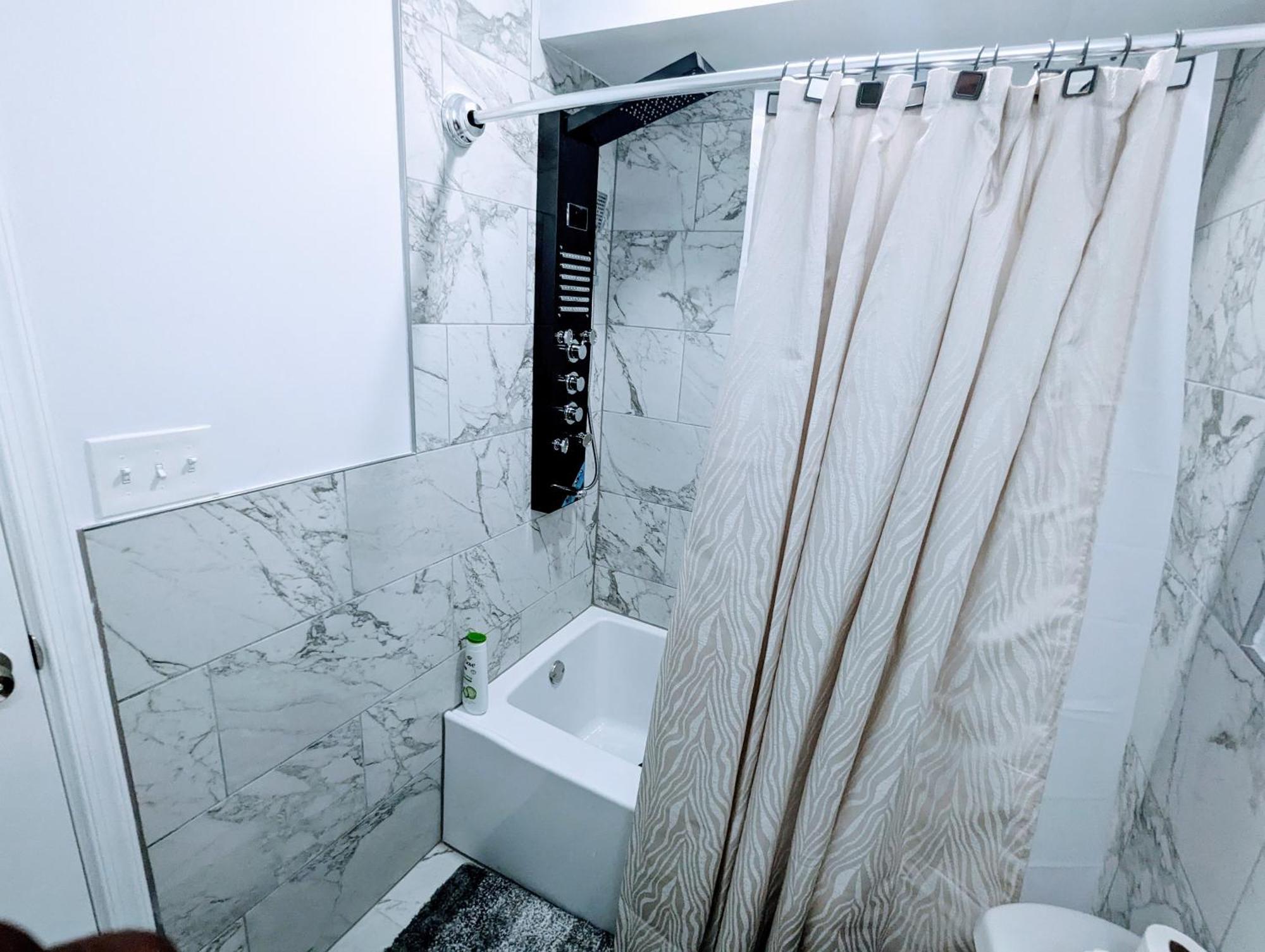 Luxurious 3 Bedroom Apt With A Beautiful Balcony Washington Room photo