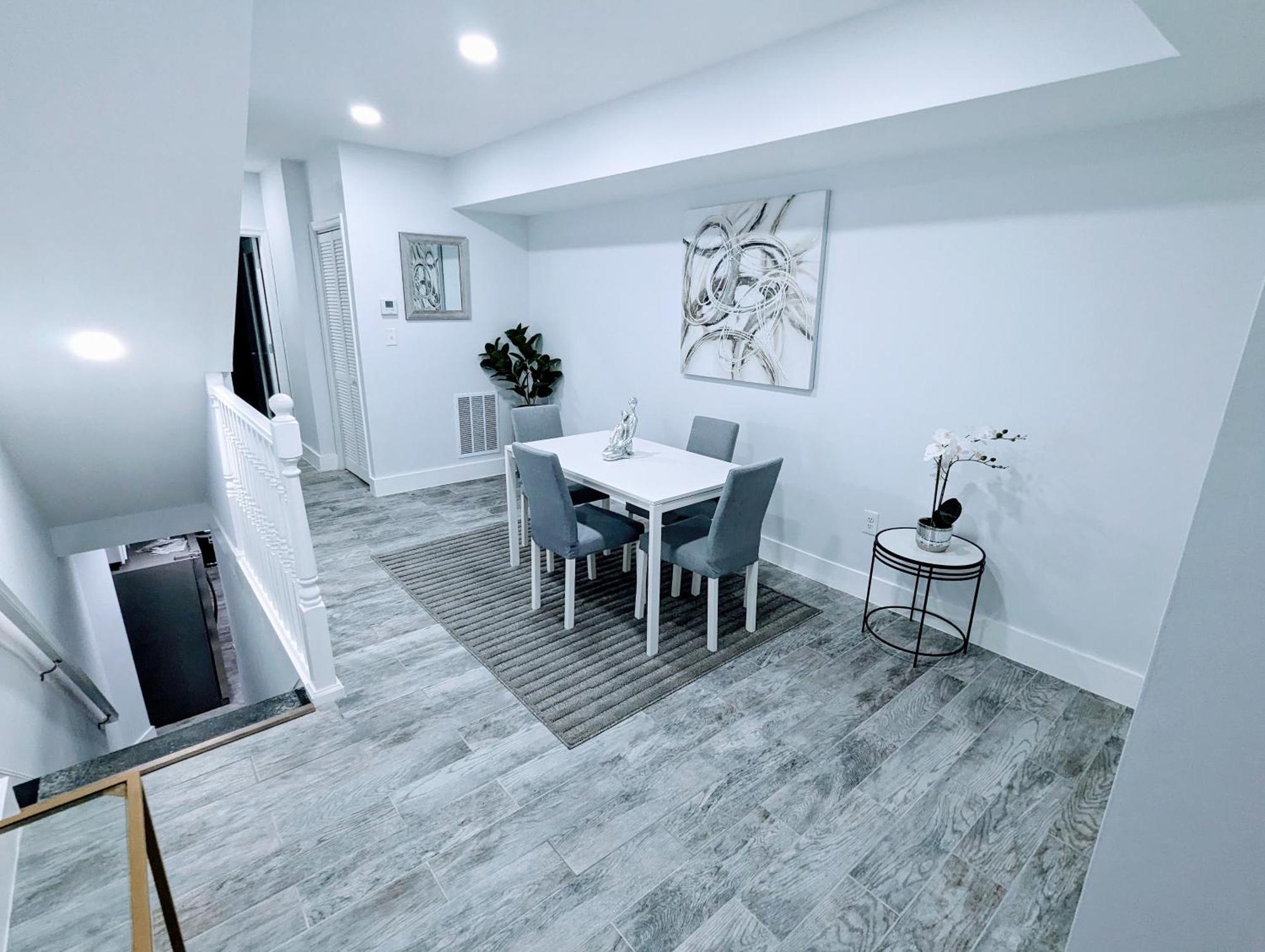 Luxurious 3 Bedroom Apt With A Beautiful Balcony Washington Room photo